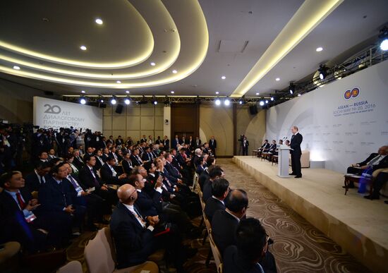 Delegation heads - ASEAN-Russia Summit participants meet with ASEAN-Russia Business Forum members