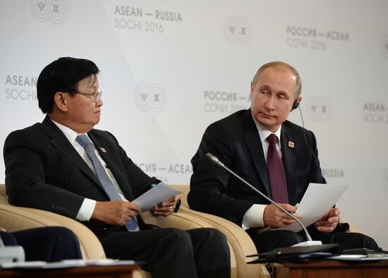 Delegation heads - ASEAN-Russia Summit participants meet with ASEAN-Russia Business Forum members