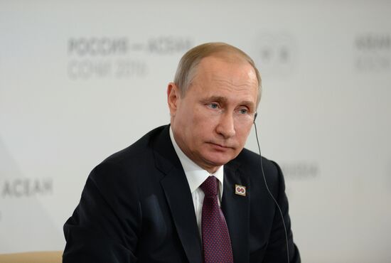 Delegation heads - ASEAN-Russia Summit participants meet with ASEAN-Russia Business Forum members