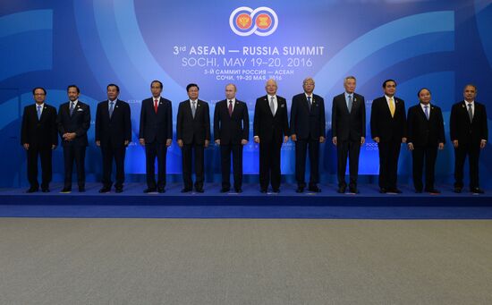 Joint photo session of delegation heads - ASEAN-Russia Summit participants