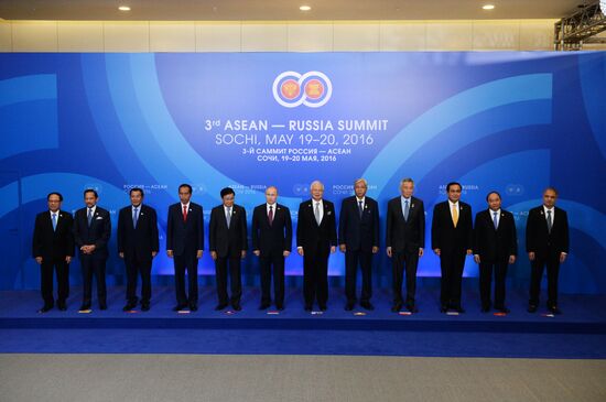 Joint photo session of delegation heads - ASEAN-Russia Summit participants