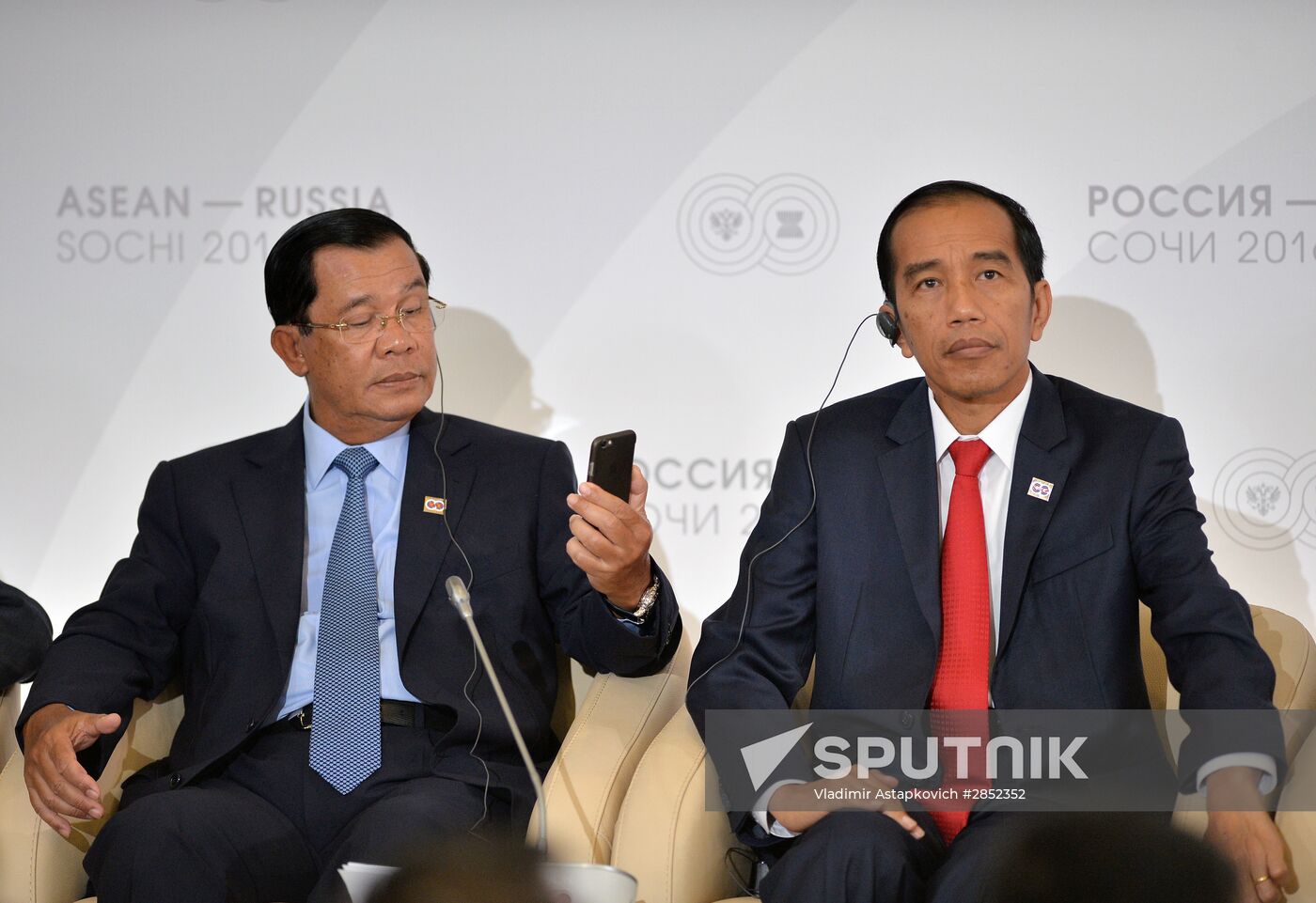 Delegation heads - ASEAN-Russia Summit participants meet with ASEAN-Russia Business Forum members