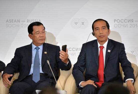 Delegation heads - ASEAN-Russia Summit participants meet with ASEAN-Russia Business Forum members