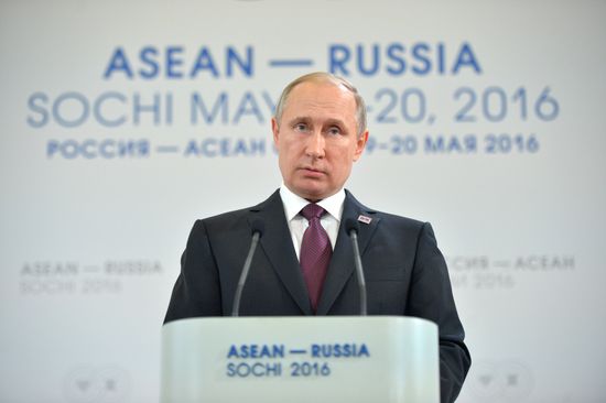 Delegation heads - ASEAN-Russia Summit participants meet with ASEAN-Russia Business Forum members