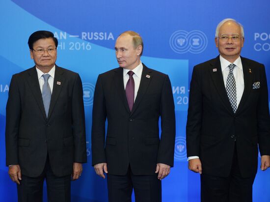 Joint photo session of delegation heads - ASEAN-Russia Summit participants