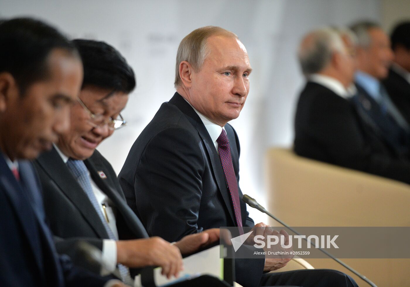 Delegation heads - ASEAN-Russia Summit participants meet with ASEAN-Russia Business Forum members