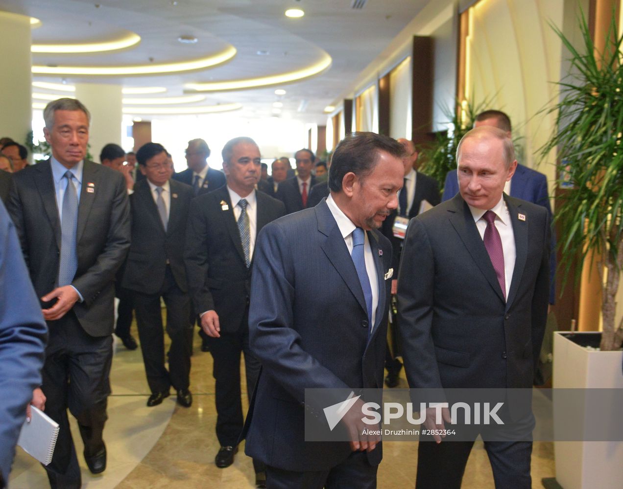 Delegation heads - ASEAN-Russia Summit participants meet with ASEAN-Russia Business Forum members
