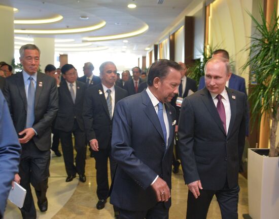Delegation heads - ASEAN-Russia Summit participants meet with ASEAN-Russia Business Forum members