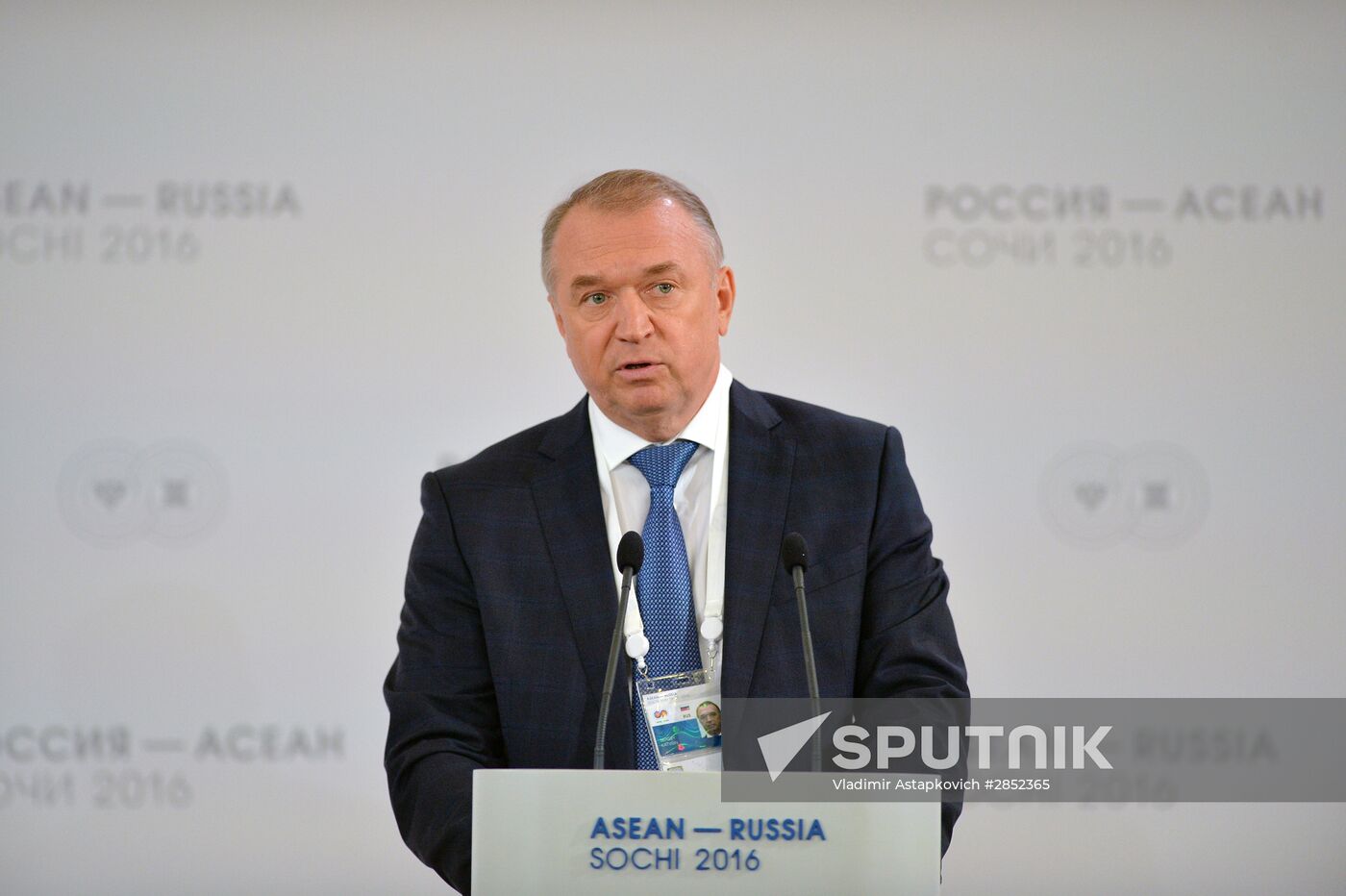 Delegation heads - ASEAN-Russia Summit participants meet with ASEAN-Russia Business Forum members