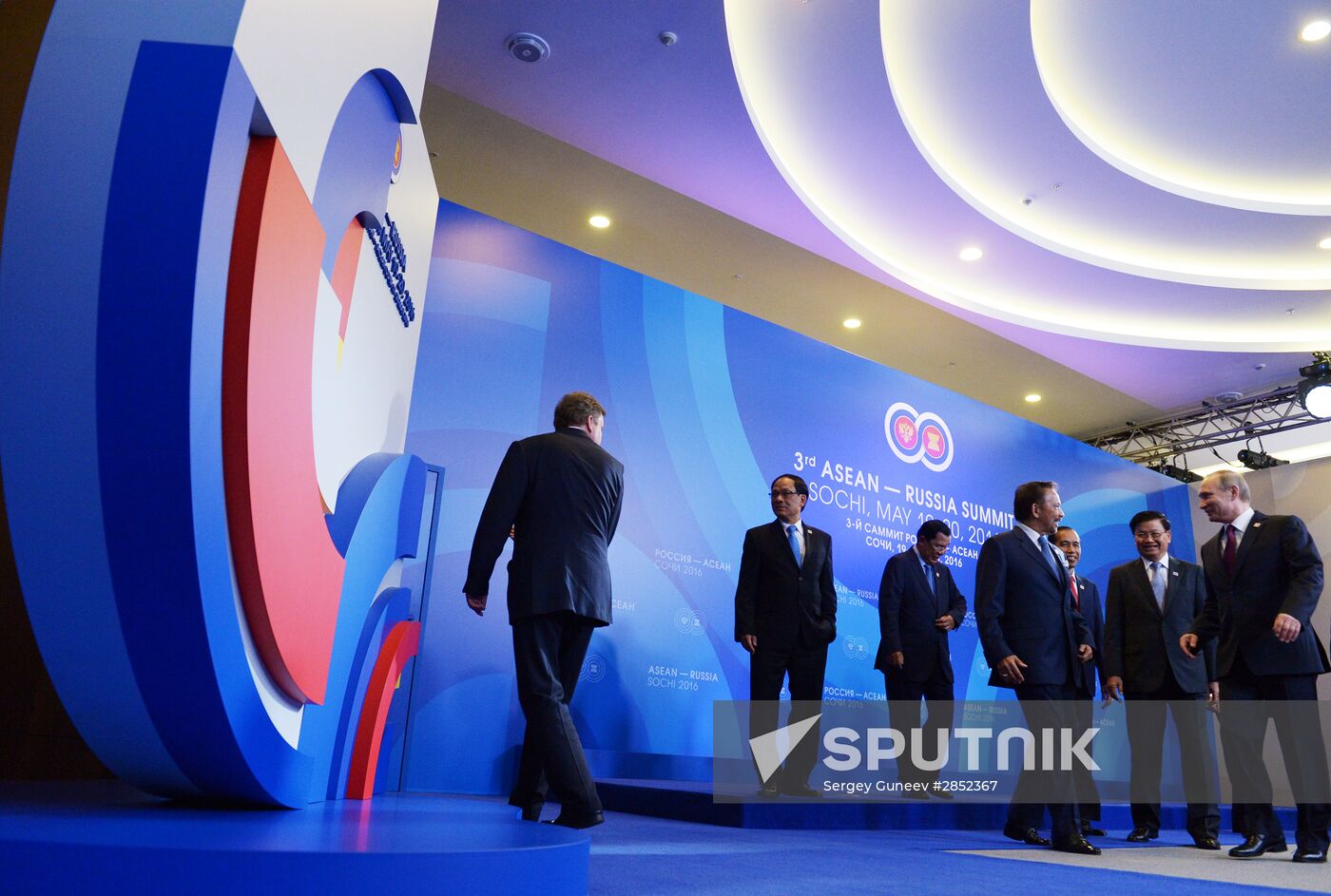 Joint photo session of delegation heads - ASEAN-Russia Summit participants