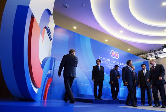 Joint photo session of delegation heads - ASEAN-Russia Summit participants