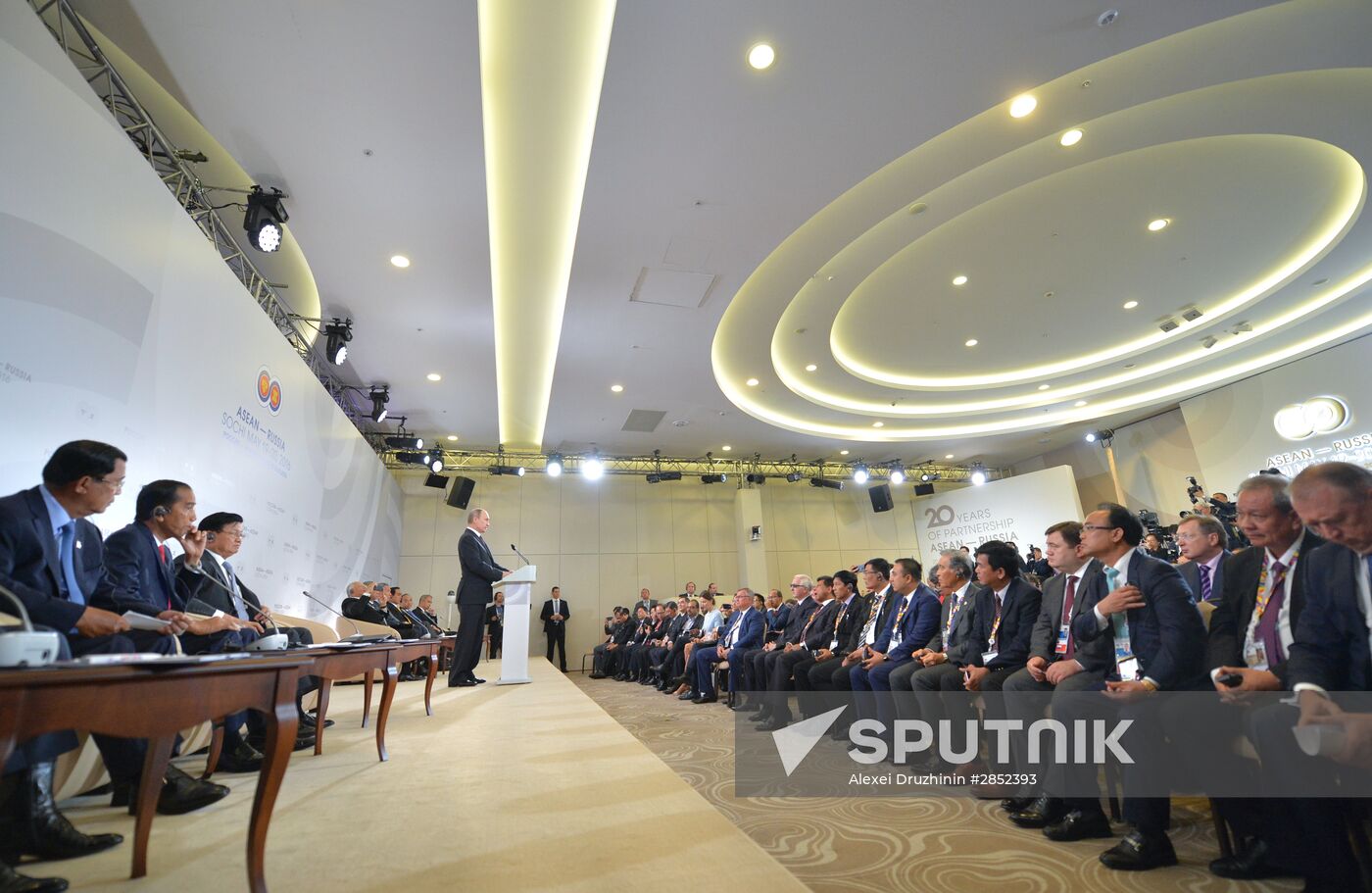 Delegation heads - ASEAN-Russia Summit participants meet with ASEAN-Russia Business Forum members