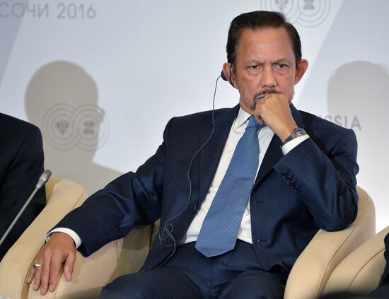 Delegation heads - ASEAN-Russia Summit participants meet with ASEAN-Russia Business Forum members