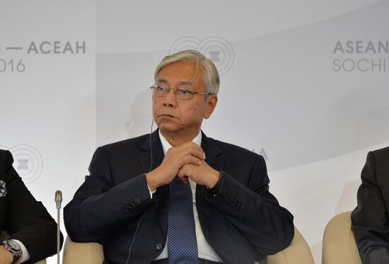 Delegation heads - ASEAN-Russia Summit participants meet with ASEAN-Russia Business Forum members