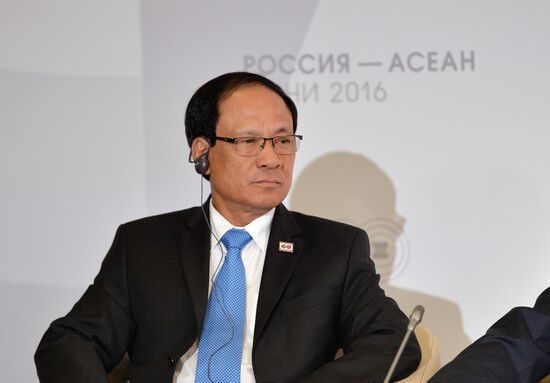 Delegation heads - ASEAN-Russia Summit participants meet with ASEAN-Russia Business Forum members