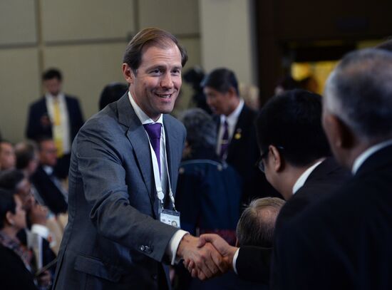 Delegation heads - ASEAN-Russia Summit participants meet with ASEAN-Russia Business Forum members