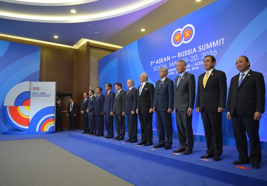 Joint photo session of delegation heads - ASEAN-Russia Summit participants