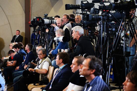 Russian President Vladimir Putin and Prime Minister of Laos Thongloun Sisoulith hold news conference following ASEAN-Russia Summit
