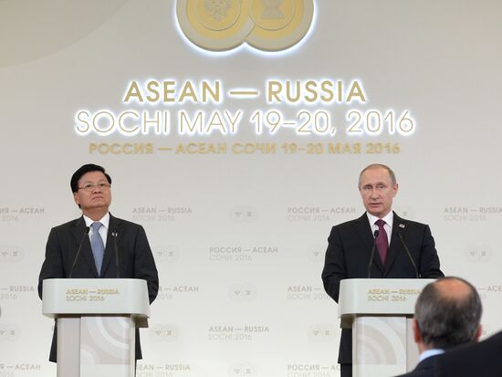 Russian President Vladimir Putin and Prime Minister of Laos Thongloun Sisoulith hold news conference following ASEAN-Russia Summit