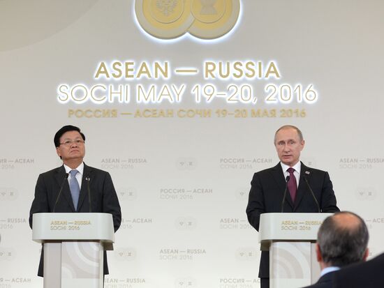 Russian President Vladimir Putin and Prime Minister of Laos Thongloun Sisoulith hold news conference following ASEAN-Russia Summit