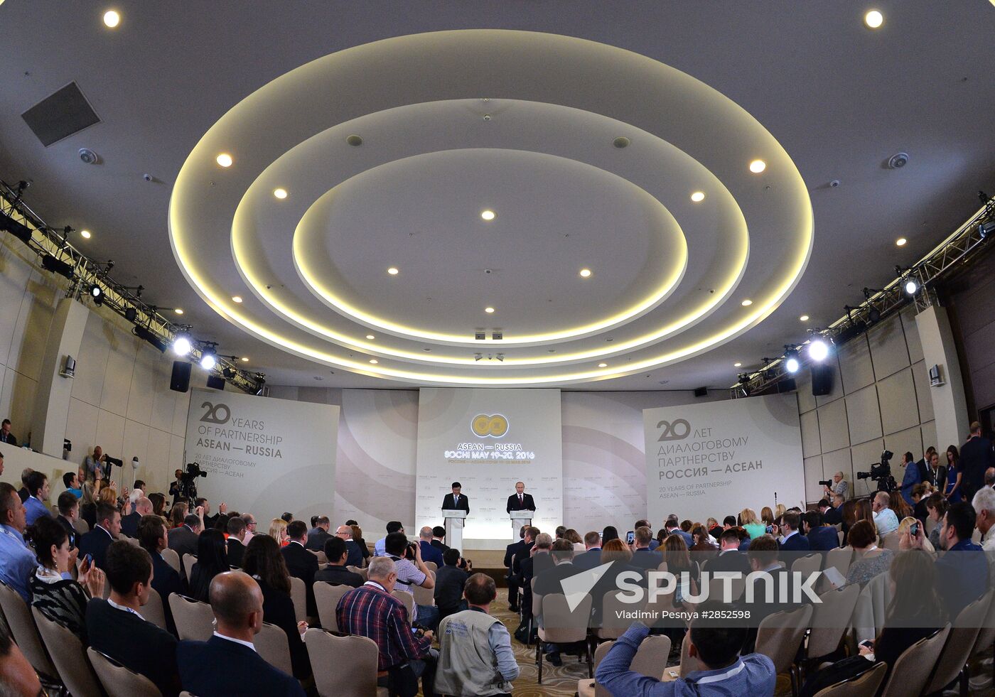 Russian President Vladimir Putin and Prime Minister of Laos Thongloun Sisoulith hold news conference following ASEAN-Russia Summit