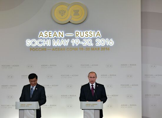Russian President Vladimir Putin and Prime Minister of Laos Thongloun Sisoulith hold news conference following ASEAN-Russia Summit