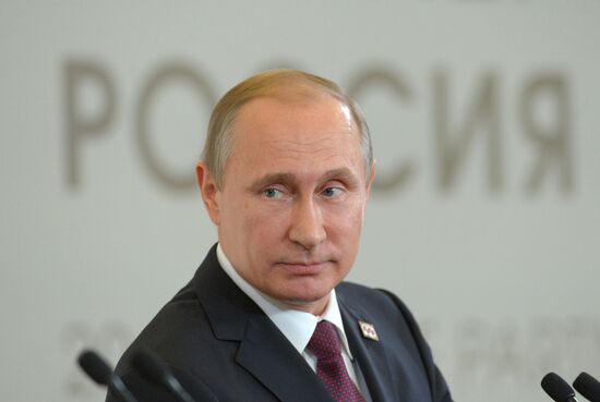 Russian President Vladimir Putin and Prime Minister of Laos Thongloun Sisoulith hold news conference following ASEAN-Russia Summit