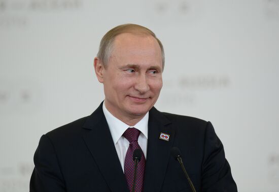 Russian President Vladimir Putin and Prime Minister of Laos Thongloun Sisoulith hold news conference following ASEAN-Russia Summit