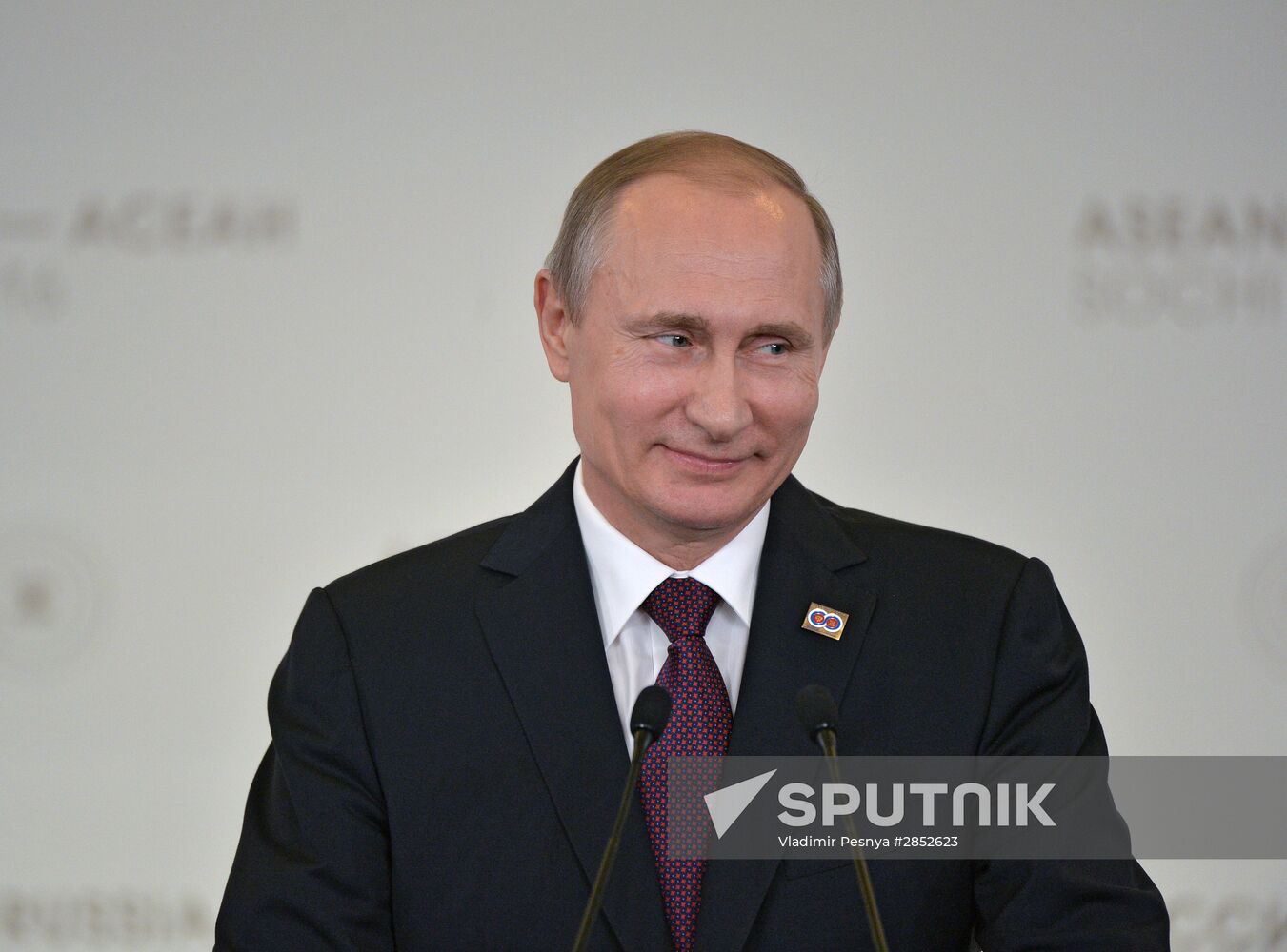 Russian President Vladimir Putin and Prime Minister of Laos Thongloun Sisoulith hold news conference following ASEAN-Russia Summit