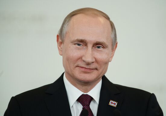 Russian President Vladimir Putin and Prime Minister of Laos Thongloun Sisoulith hold news conference following ASEAN-Russia Summit