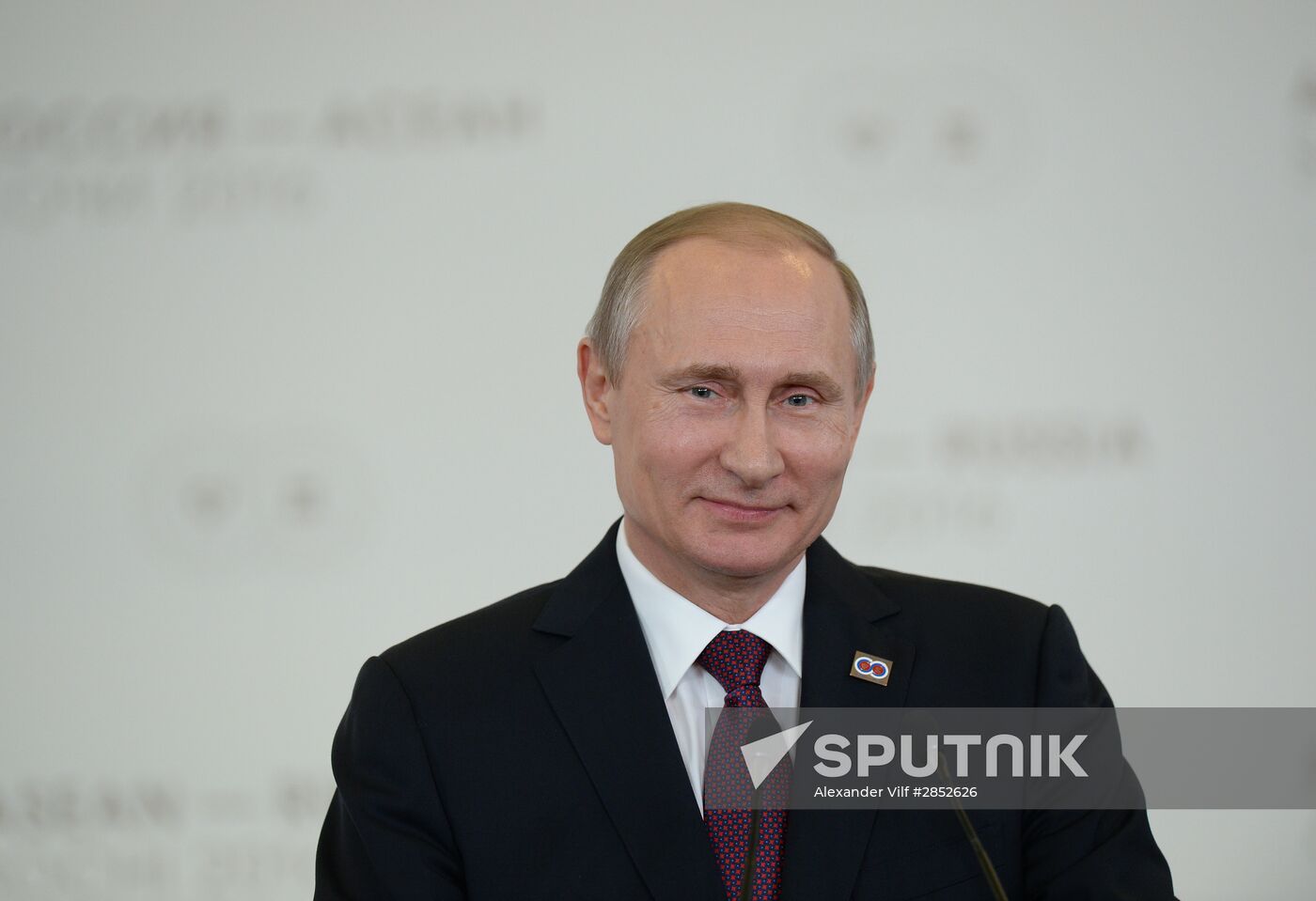 Russian President Vladimir Putin and Prime Minister of Laos Thongloun Sisoulith hold news conference following ASEAN-Russia Summit