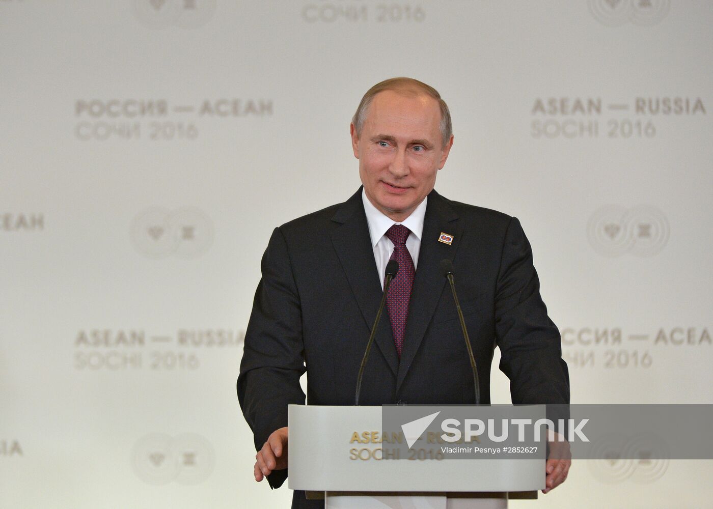 Russian President Vladimir Putin and Prime Minister of Laos Thongloun Sisoulith hold news conference following ASEAN-Russia Summit