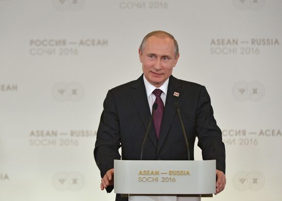 Russian President Vladimir Putin and Prime Minister of Laos Thongloun Sisoulith hold news conference following ASEAN-Russia Summit