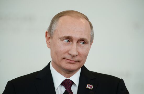 Russian President Vladimir Putin and Prime Minister of Laos Thongloun Sisoulith hold news conference following ASEAN-Russia Summit