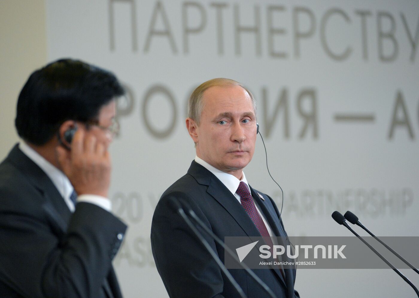 Russian President Vladimir Putin and Prime Minister of Laos Thongloun Sisoulith hold news conference following ASEAN-Russia Summit