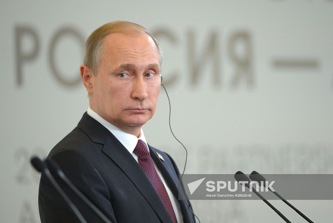 Russian President Vladimir Putin and Prime Minister of Laos Thongloun Sisoulith hold news conference following ASEAN-Russia Summit