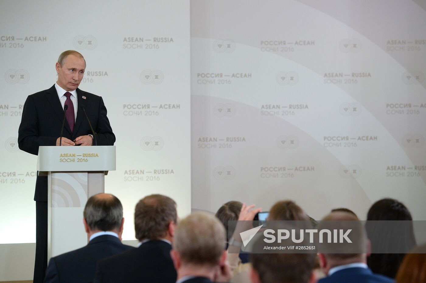 Russian President Vladimir Putin and Prime Minister of Laos Thongloun Sisoulith hold news conference following ASEAN-Russia Summit