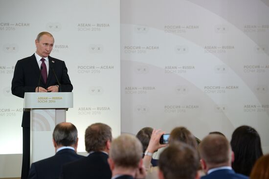 Russian President Vladimir Putin and Prime Minister of Laos Thongloun Sisoulith hold news conference following ASEAN-Russia Summit