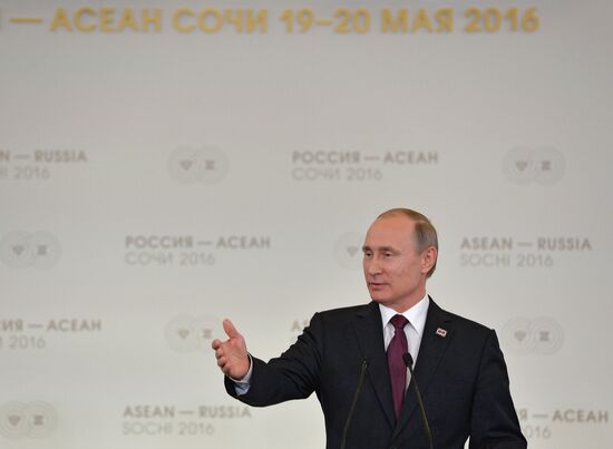 Russian President Vladimir Putin and Prime Minister of Laos Thongloun Sisoulith hold news conference following ASEAN-Russia Summit