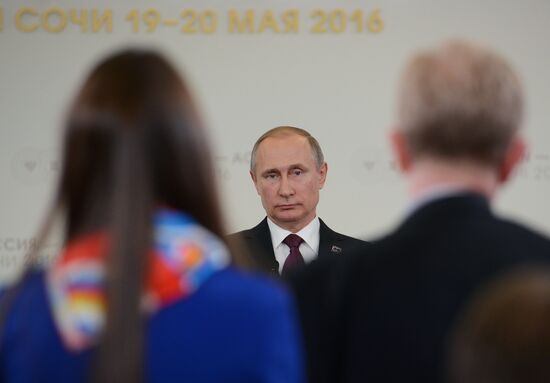 Russian President Vladimir Putin and Prime Minister of Laos Thongloun Sisoulith hold news conference following ASEAN-Russia Summit