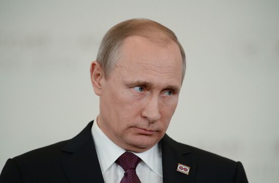 Russian President Vladimir Putin and Prime Minister of Laos Thongloun Sisoulith hold news conference following ASEAN-Russia Summit