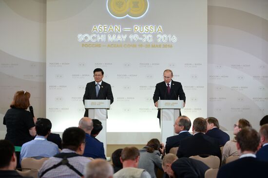 Russian President Vladimir Putin and Prime Minister of Laos Thongloun Sisoulith hold news conference following ASEAN-Russia Summit