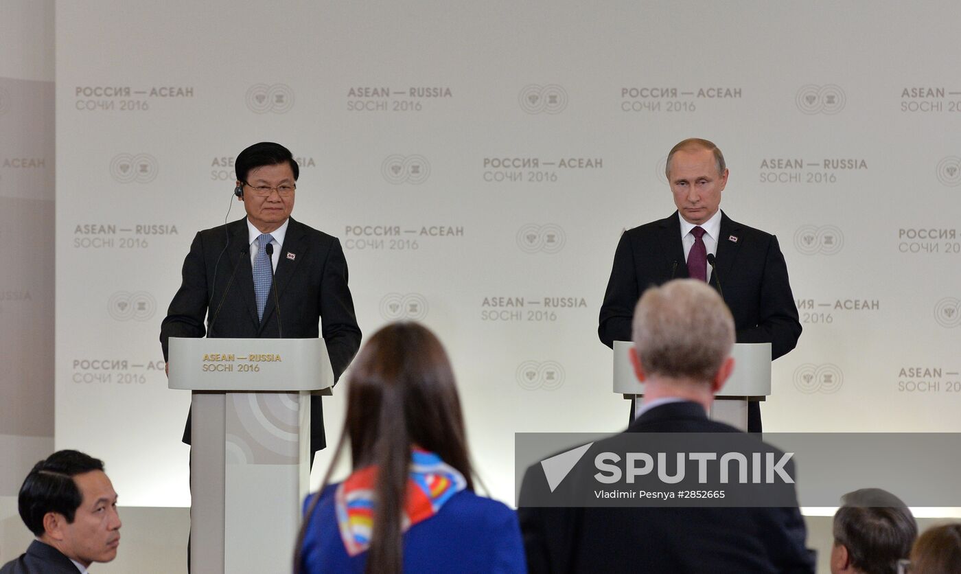 Russian President Vladimir Putin and Prime Minister of Laos Thongloun Sisoulith hold news conference following ASEAN-Russia Summit