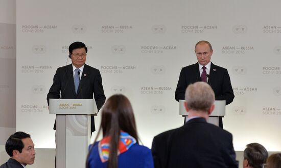 Russian President Vladimir Putin and Prime Minister of Laos Thongloun Sisoulith hold news conference following ASEAN-Russia Summit