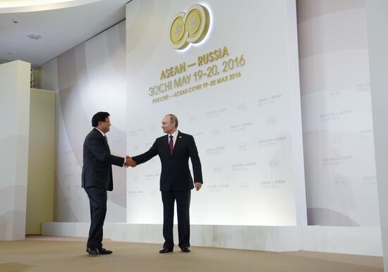 Russian President Vladimir Putin and Prime Minister of Laos Thongloun Sisoulith hold news conference following ASEAN-Russia Summit