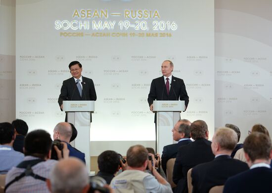 Russian President Vladimir Putin and Prime Minister of Laos Thongloun Sisoulith hold news conference following ASEAN-Russia Summit