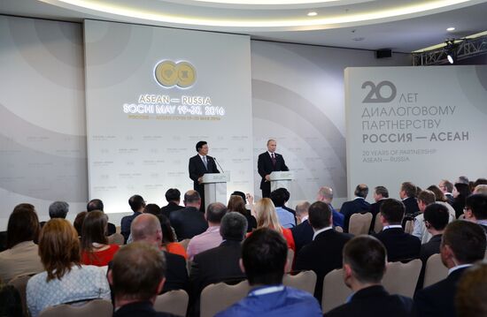 Russian President Vladimir Putin and Prime Minister of Laos Thongloun Sisoulith hold news conference following ASEAN-Russia Summit