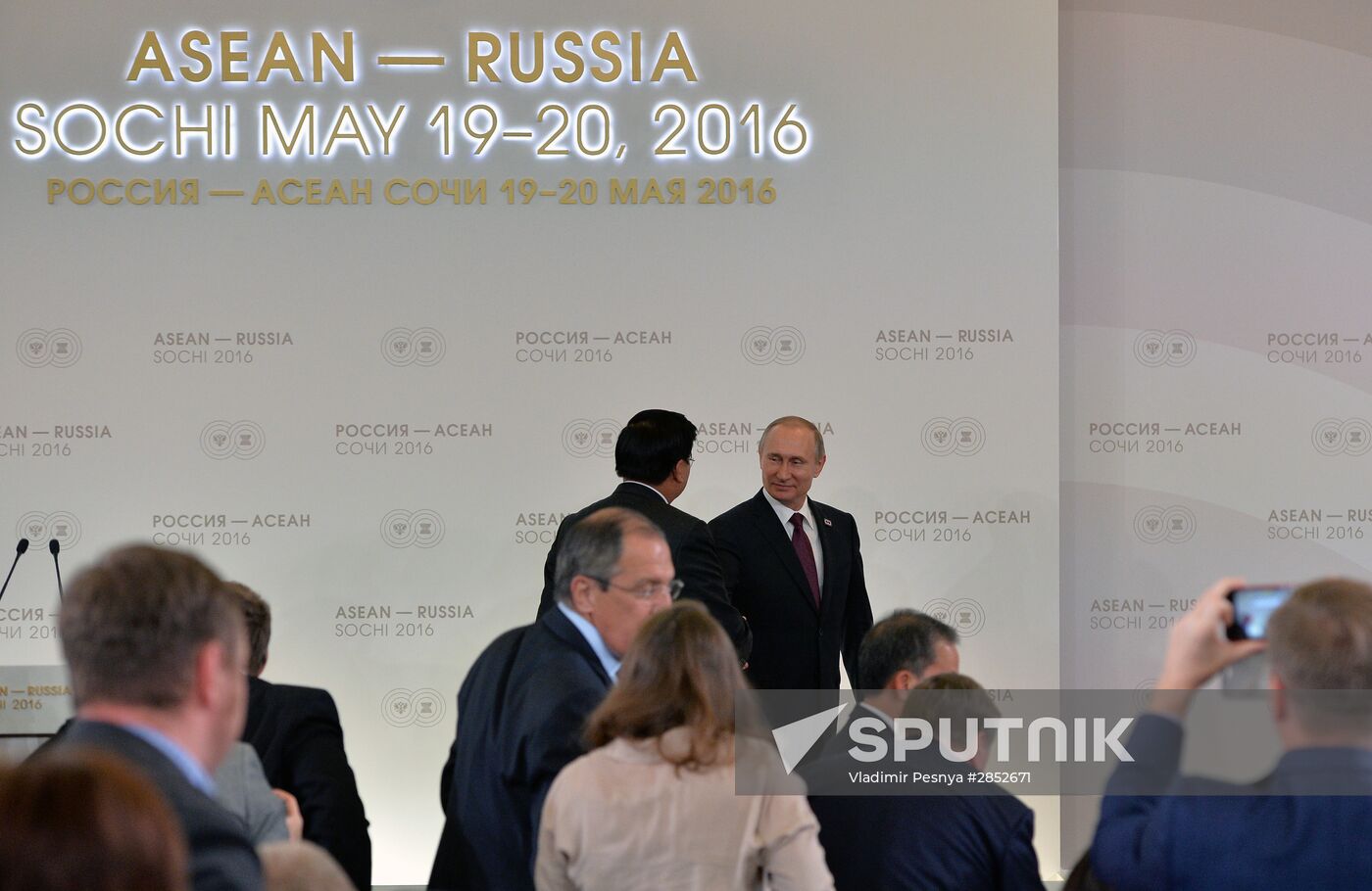 Russian President Vladimir Putin and Prime Minister of Laos Thongloun Sisoulith hold news conference following ASEAN-Russia Summit