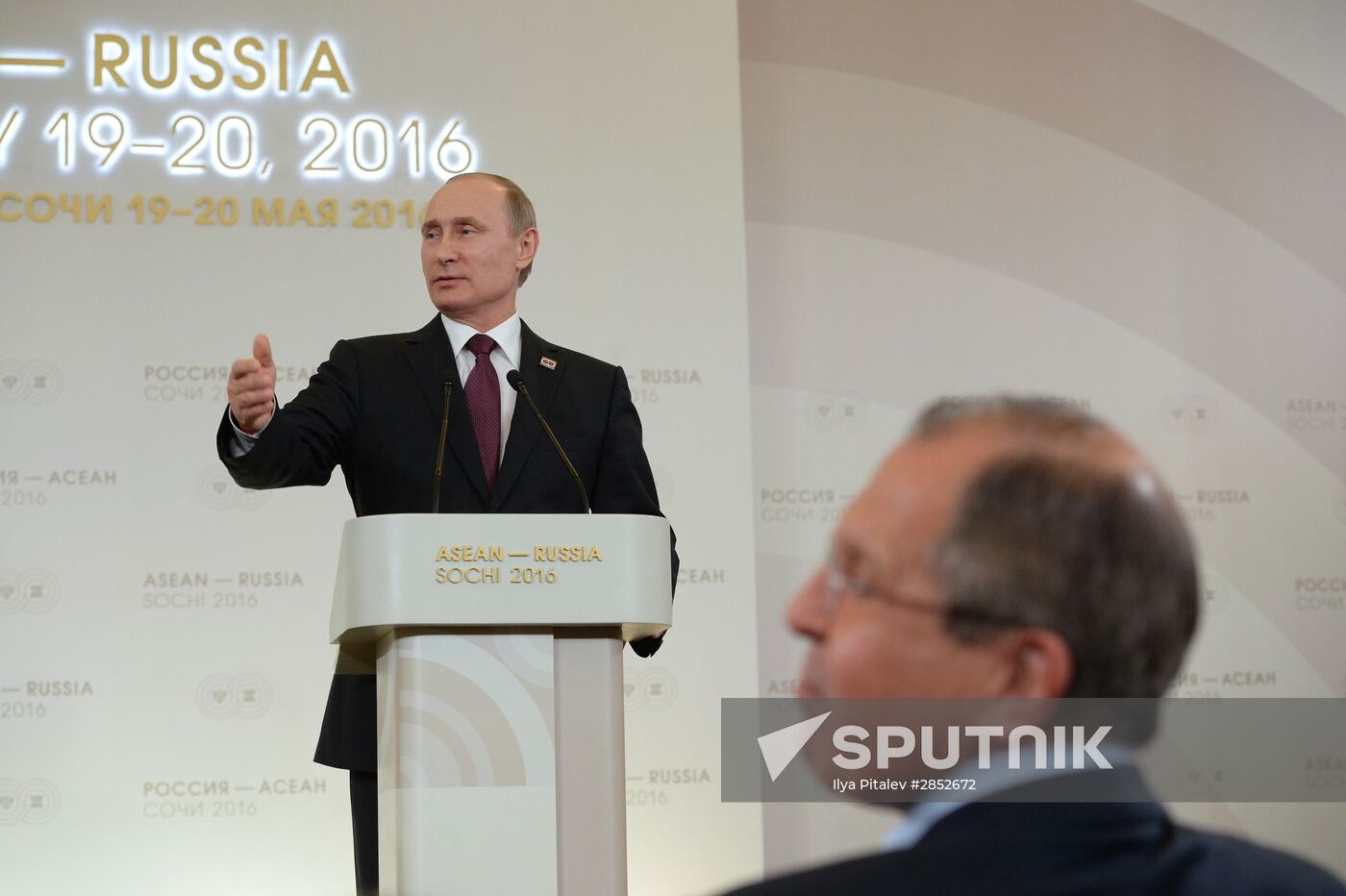 Russian President Vladimir Putin and Prime Minister of Laos Thongloun Sisoulith hold news conference following ASEAN-Russia Summit