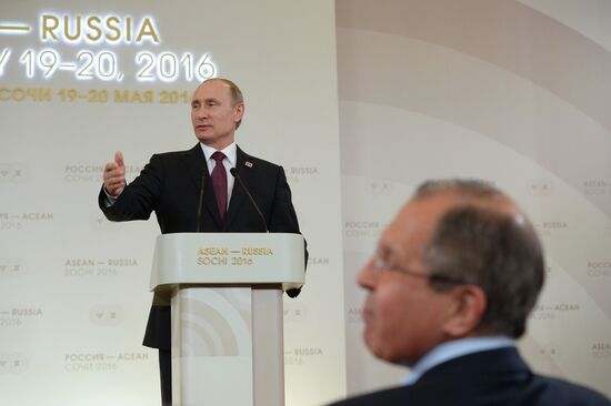 Russian President Vladimir Putin and Prime Minister of Laos Thongloun Sisoulith hold news conference following ASEAN-Russia Summit